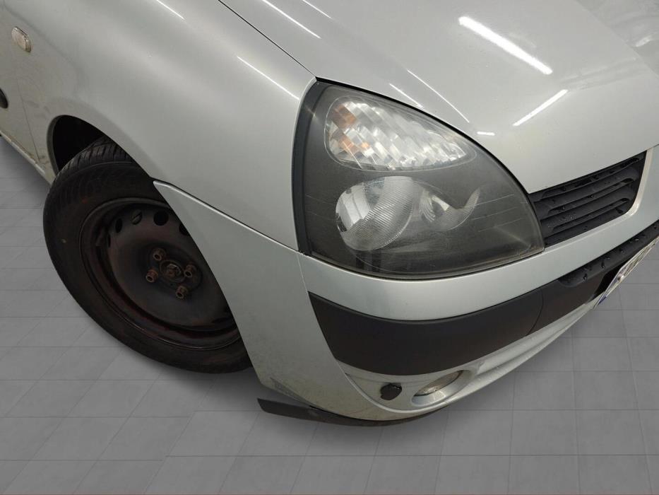 RENAULT Clio 2005