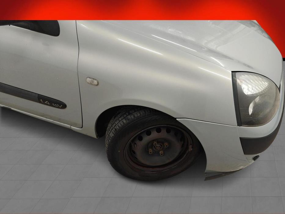 RENAULT Clio 2005
