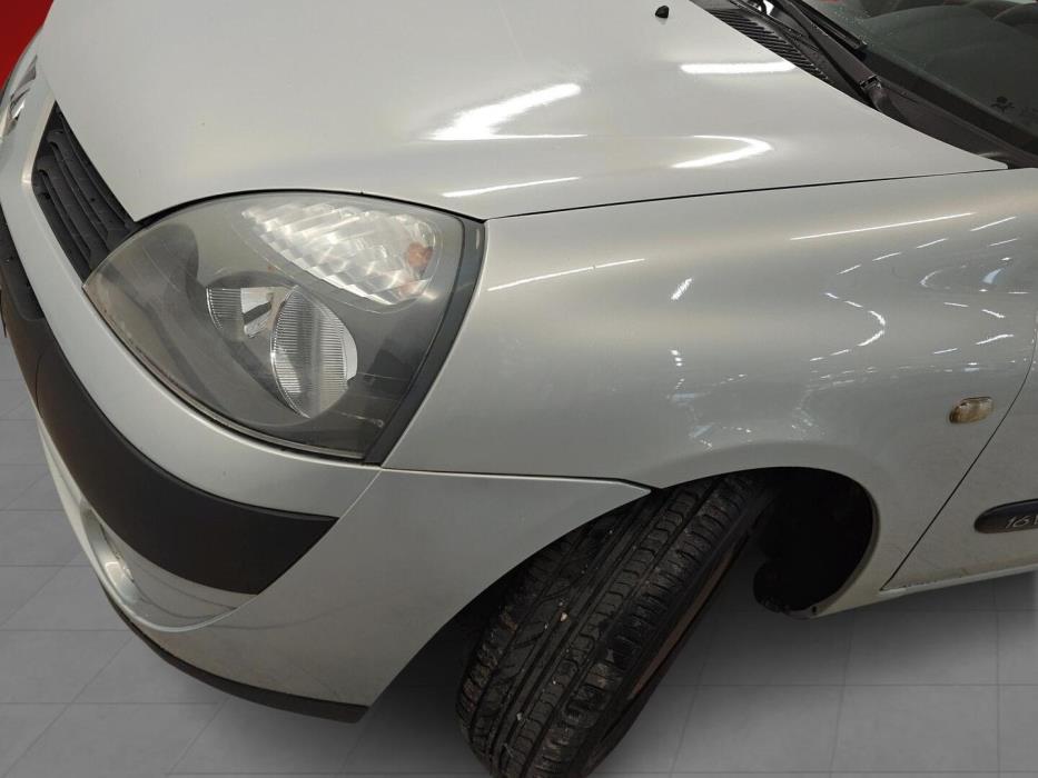 RENAULT Clio 2005