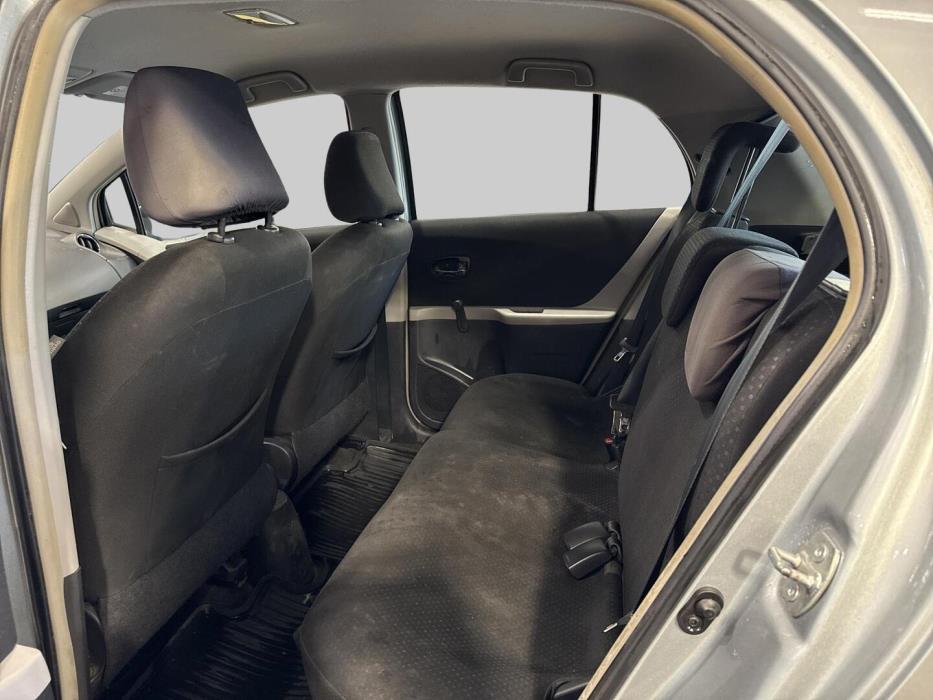 TOYOTA Yaris 2011