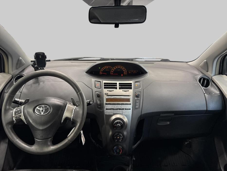 TOYOTA Yaris 2011