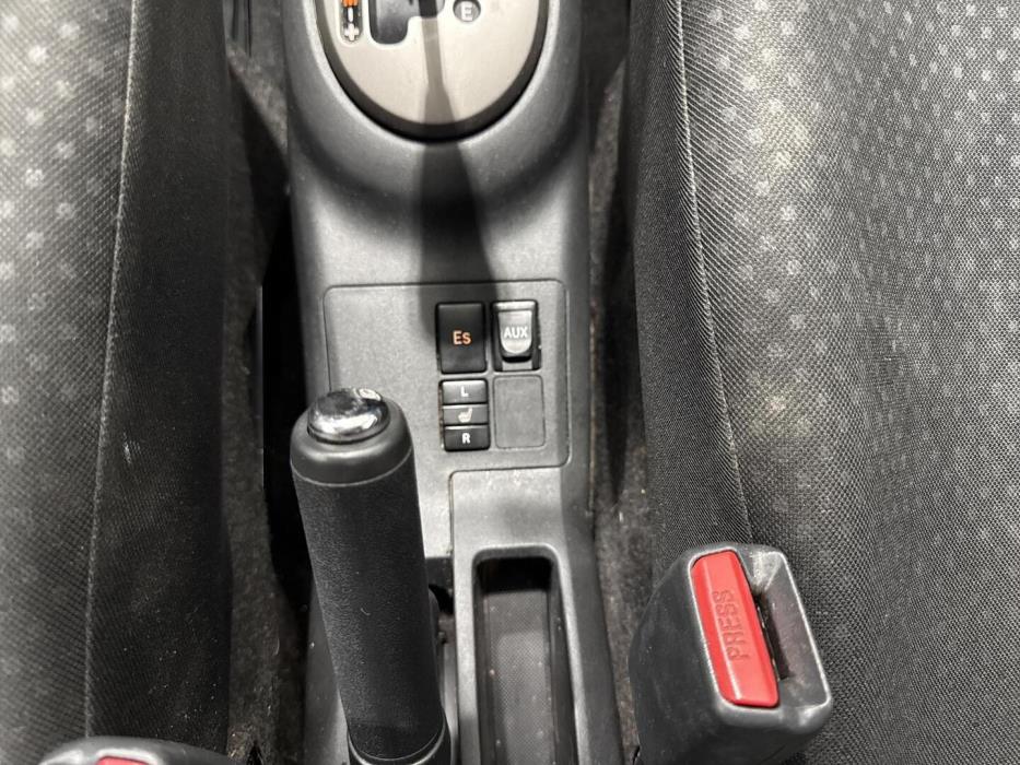 TOYOTA Yaris 2011