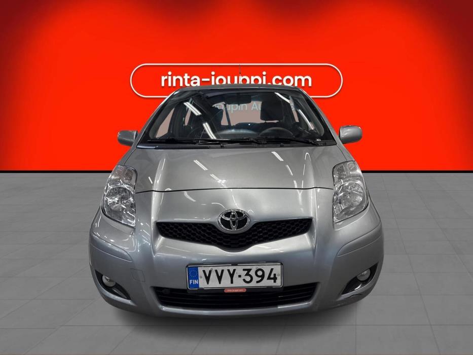 TOYOTA Yaris 2011