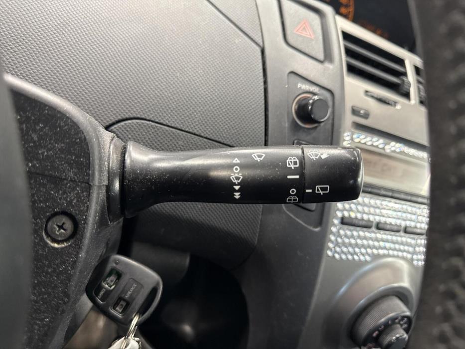 TOYOTA Yaris 2011