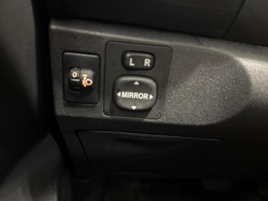 TOYOTA Yaris 2011