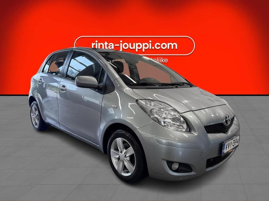 TOYOTA Yaris 2011