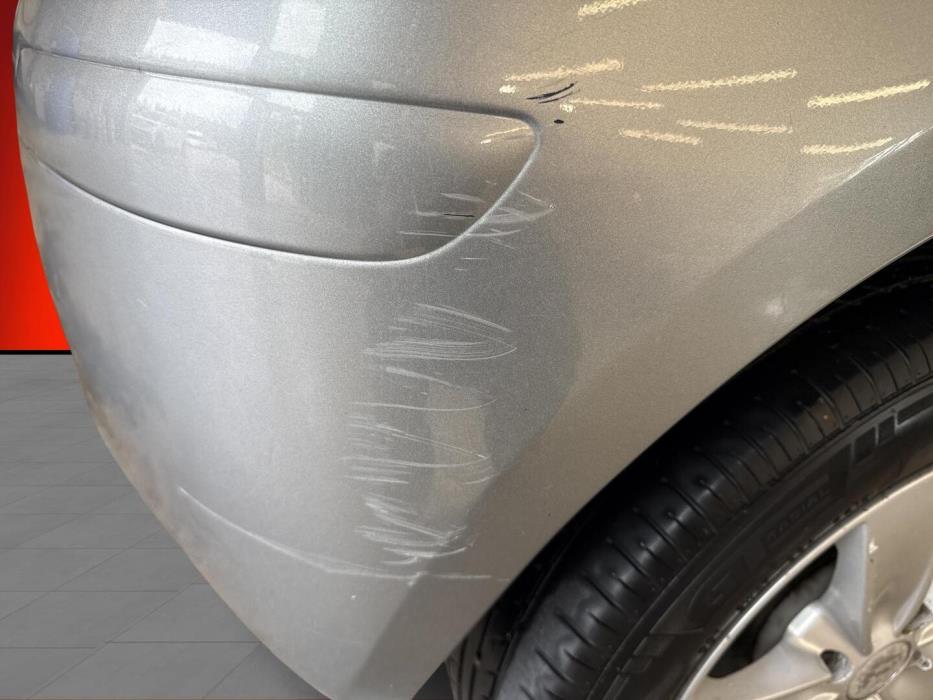 TOYOTA Yaris 2011