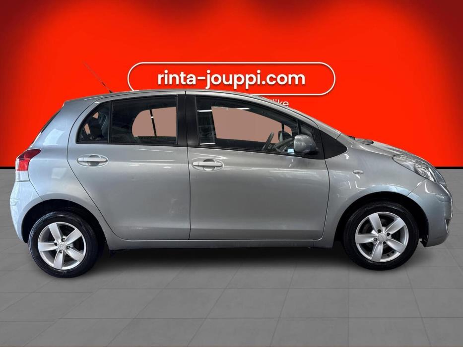 TOYOTA Yaris 2011