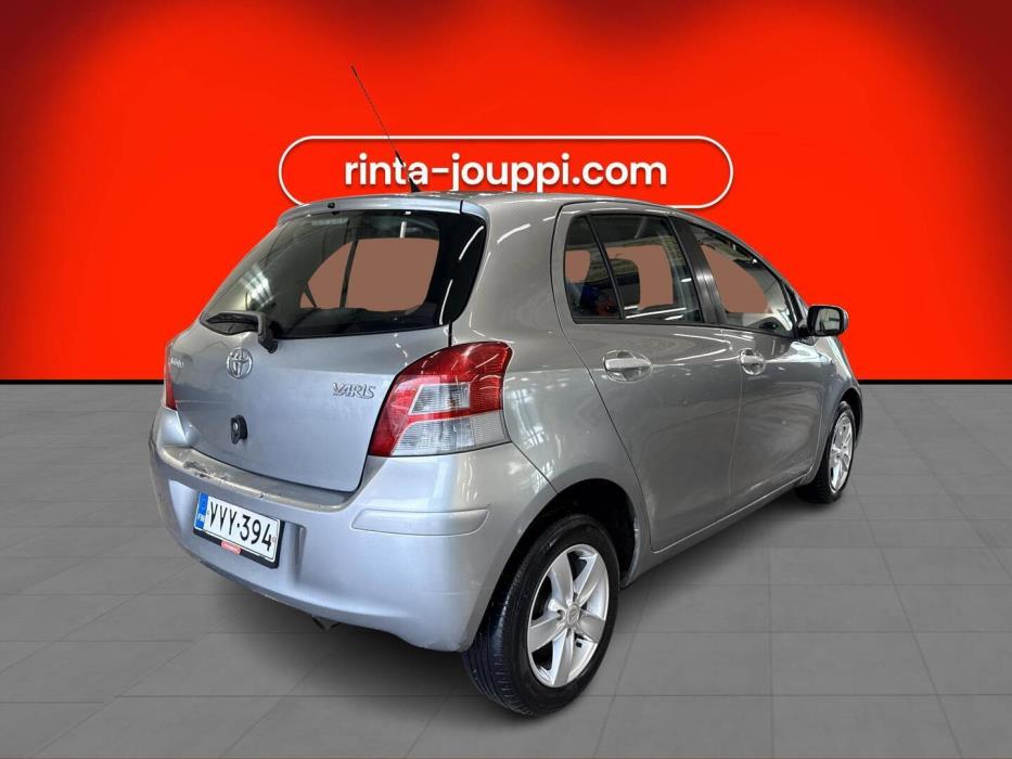TOYOTA Yaris 2011