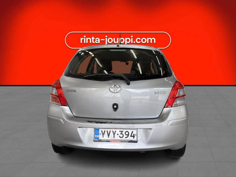 TOYOTA Yaris 2011