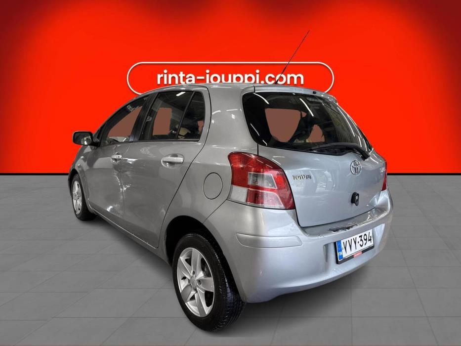 TOYOTA Yaris 2011