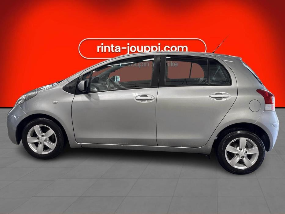TOYOTA Yaris 2011