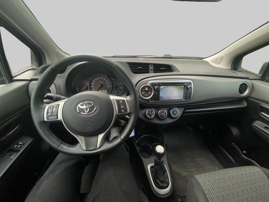 TOYOTA Yaris 2014