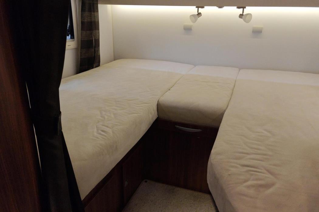 ADRIA Matrix Supreme M 687 SL 2015