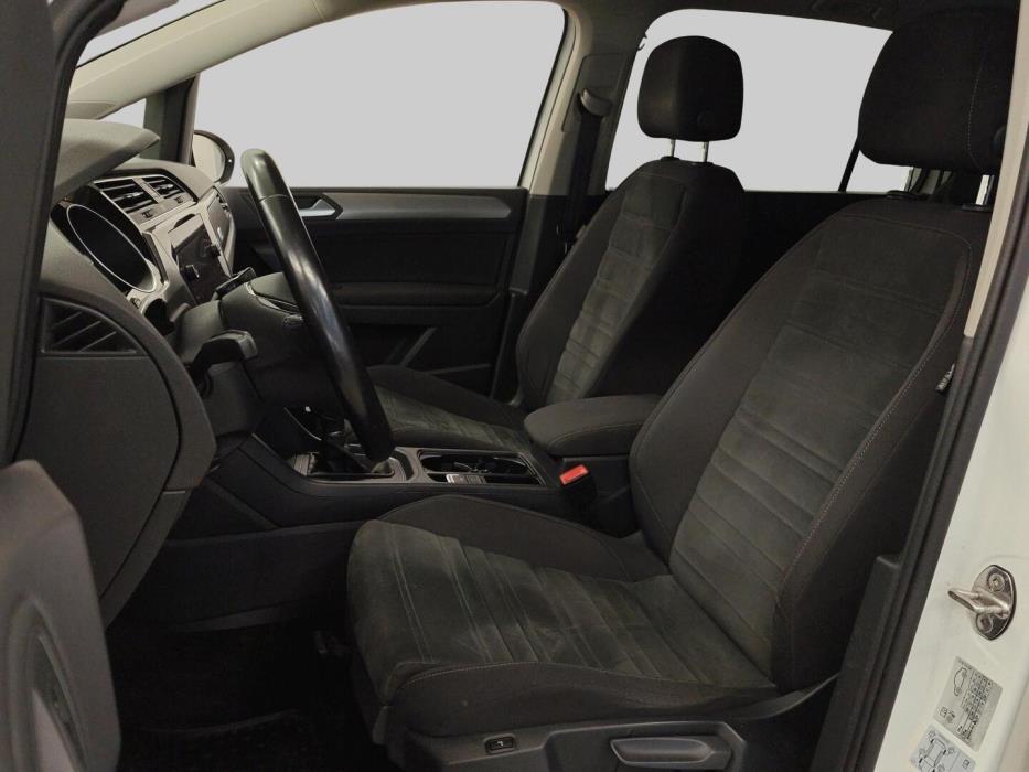 VOLKSWAGEN Touran 2018