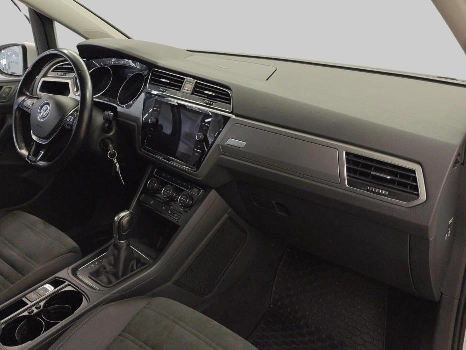 VOLKSWAGEN Touran 2018