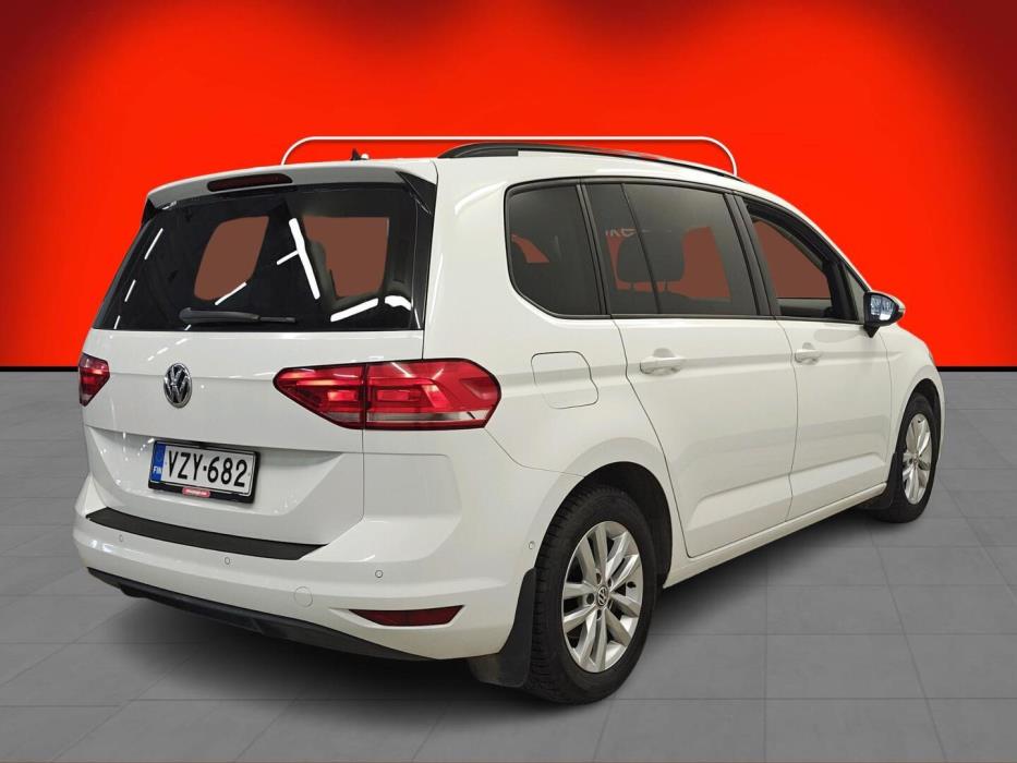 VOLKSWAGEN Touran 2018