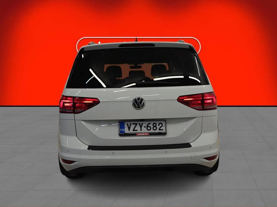 VOLKSWAGEN Touran 2018