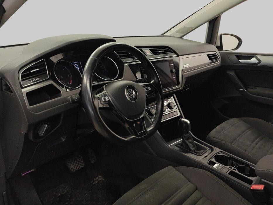 VOLKSWAGEN Touran 2018