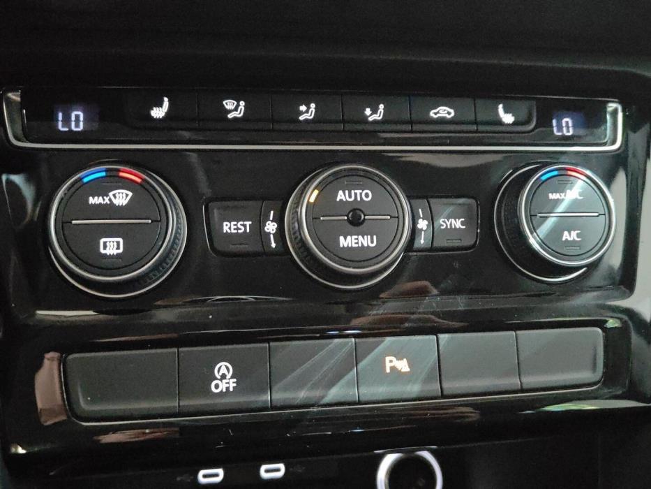 VOLKSWAGEN TOURAN 2021