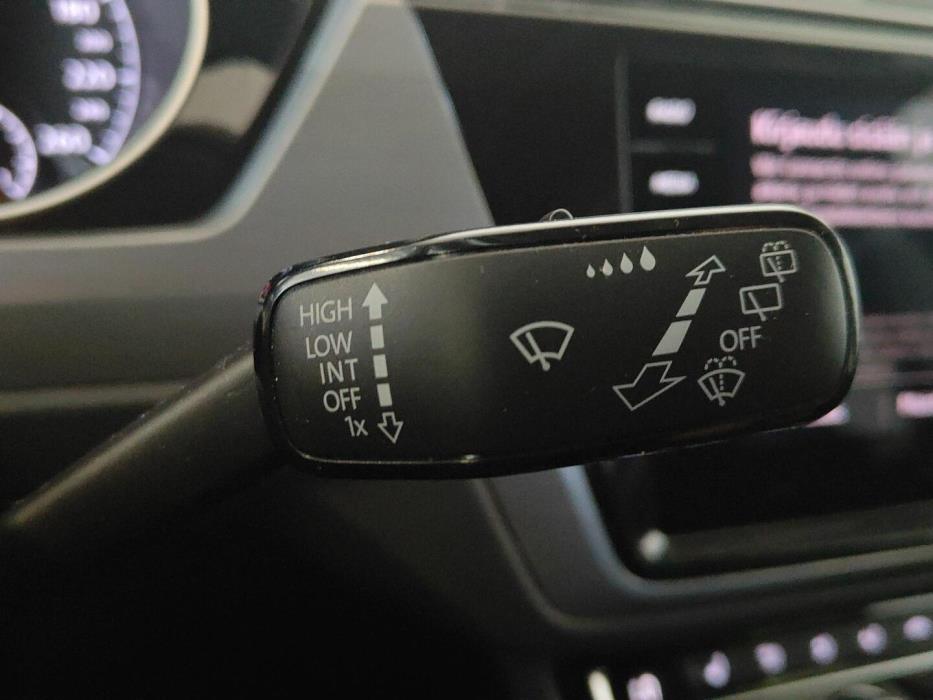 VOLKSWAGEN TOURAN 2021