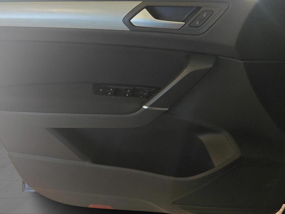 VOLKSWAGEN TOURAN 2021