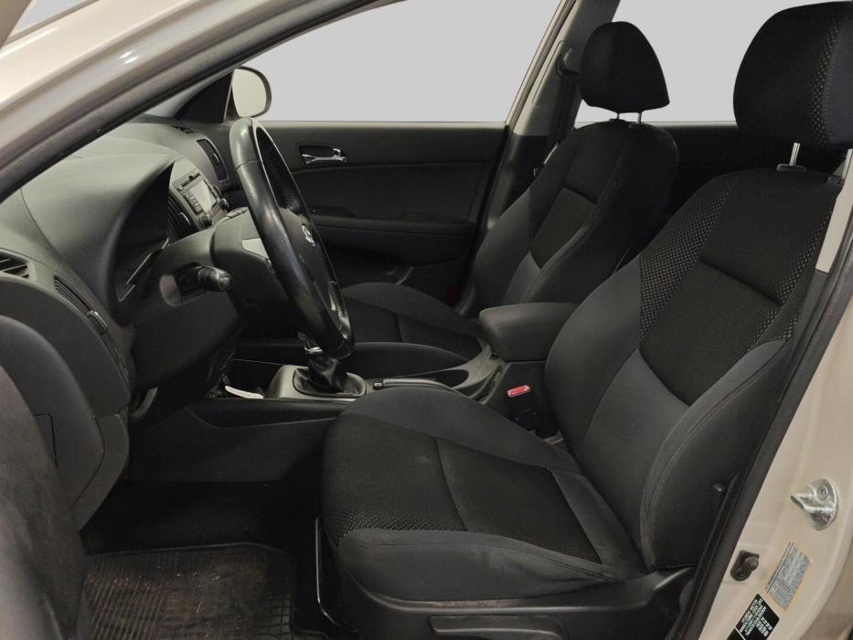HYUNDAI i30 2010