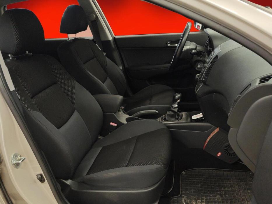 HYUNDAI i30 2010