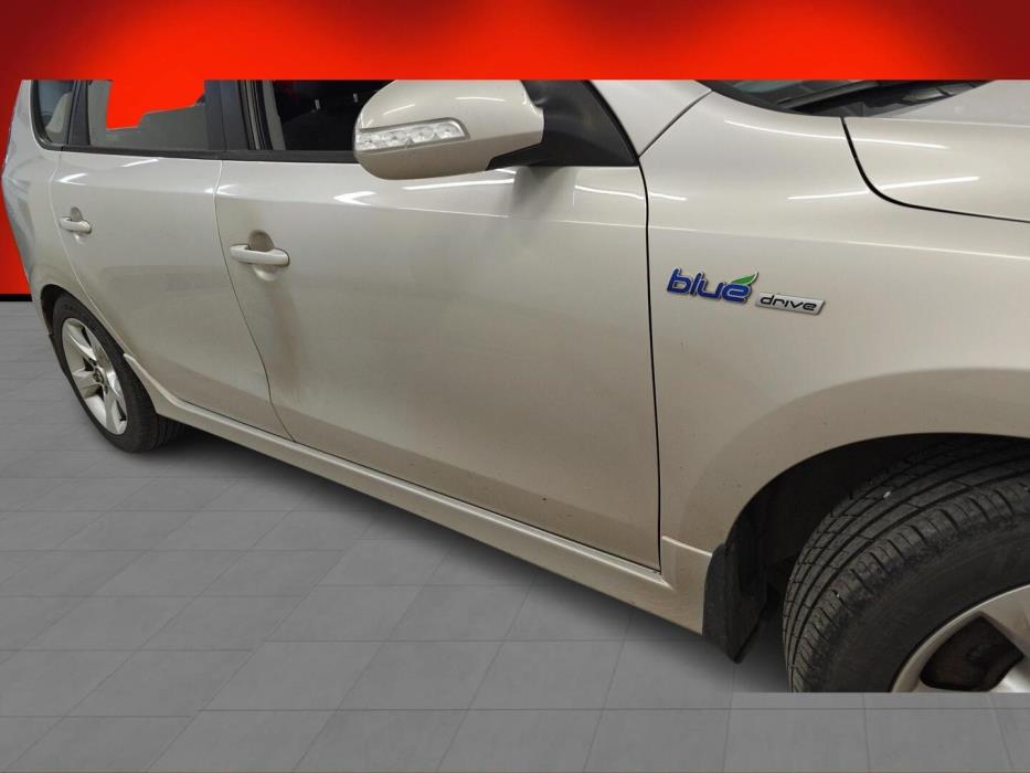 HYUNDAI i30 2010