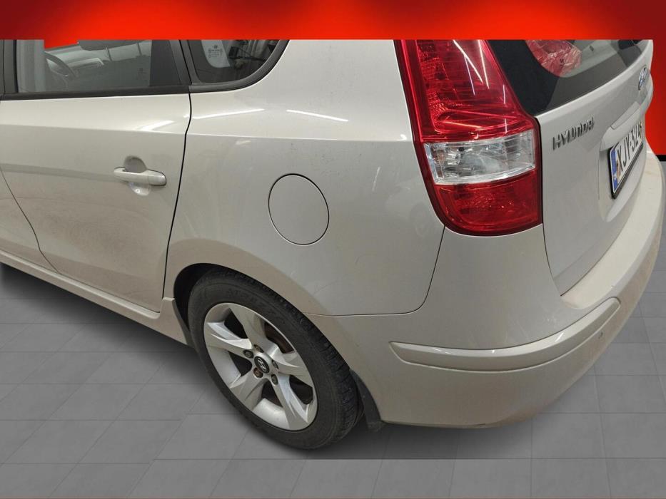HYUNDAI i30 2010