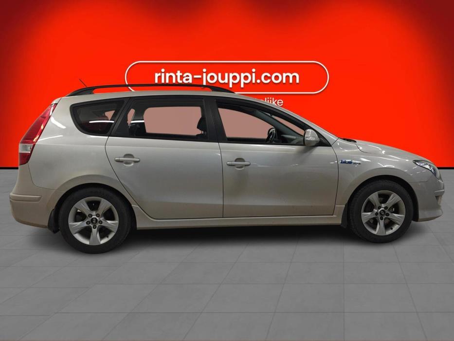 HYUNDAI i30 2010
