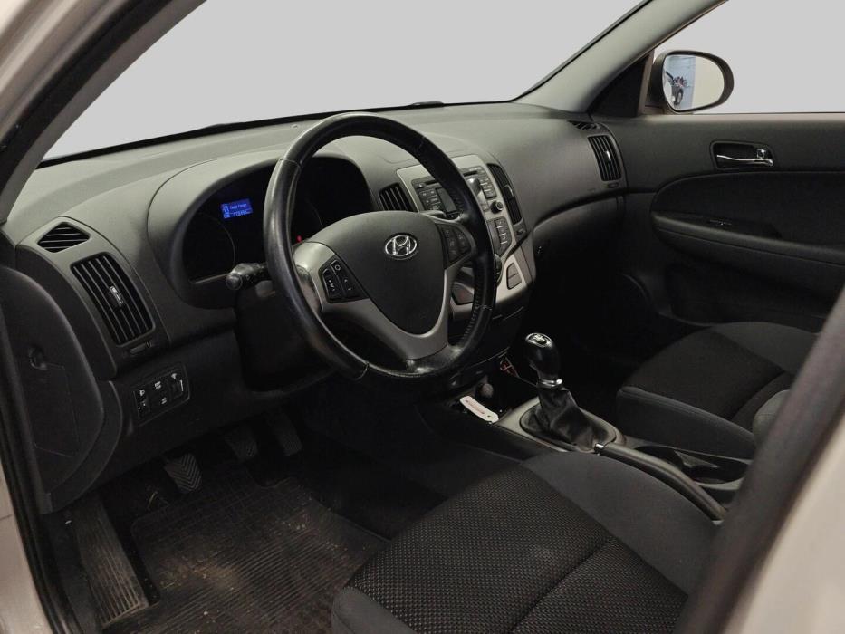 HYUNDAI i30 2010
