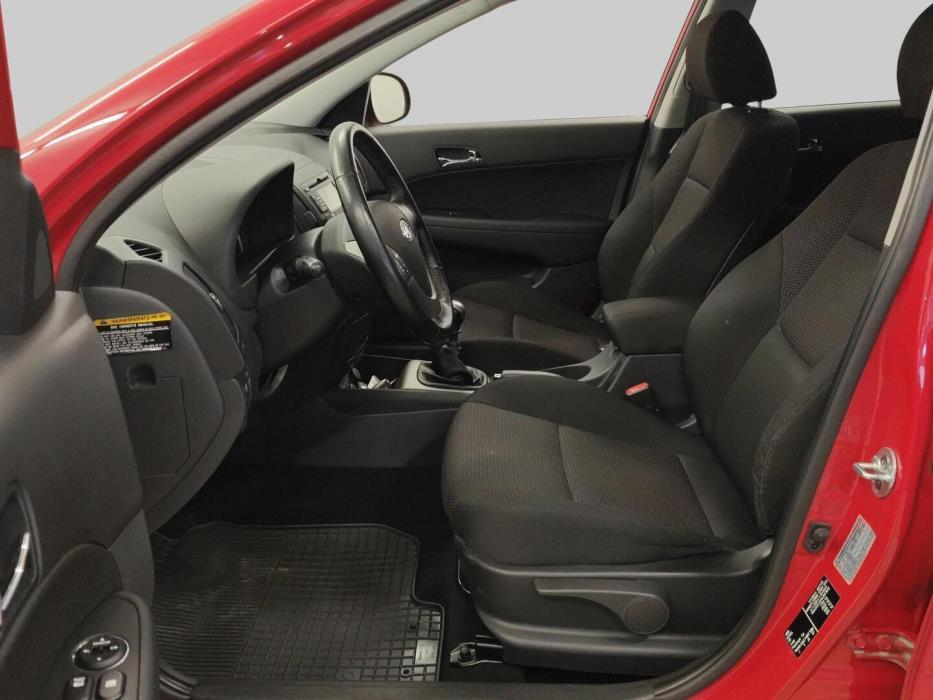 HYUNDAI i30 2011