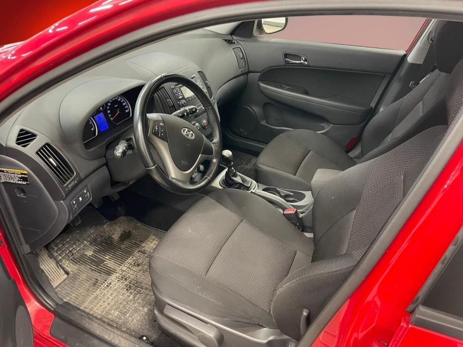 HYUNDAI i30 2011