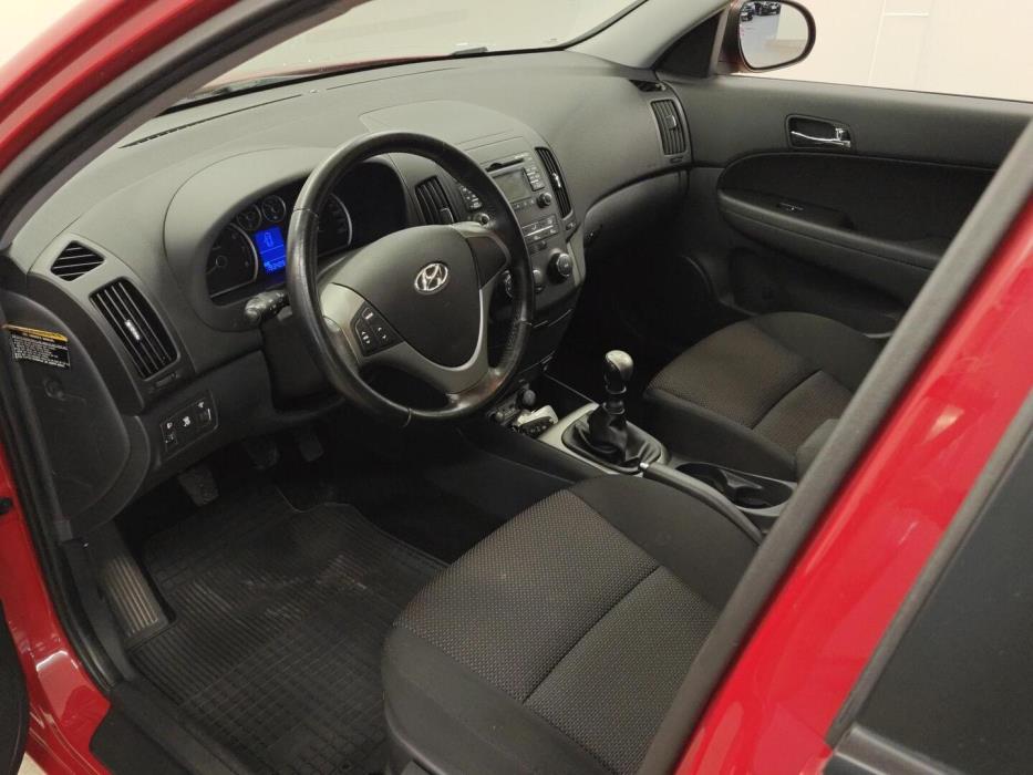 HYUNDAI i30 2011