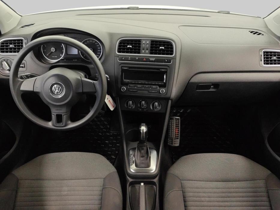 VOLKSWAGEN Polo 2012