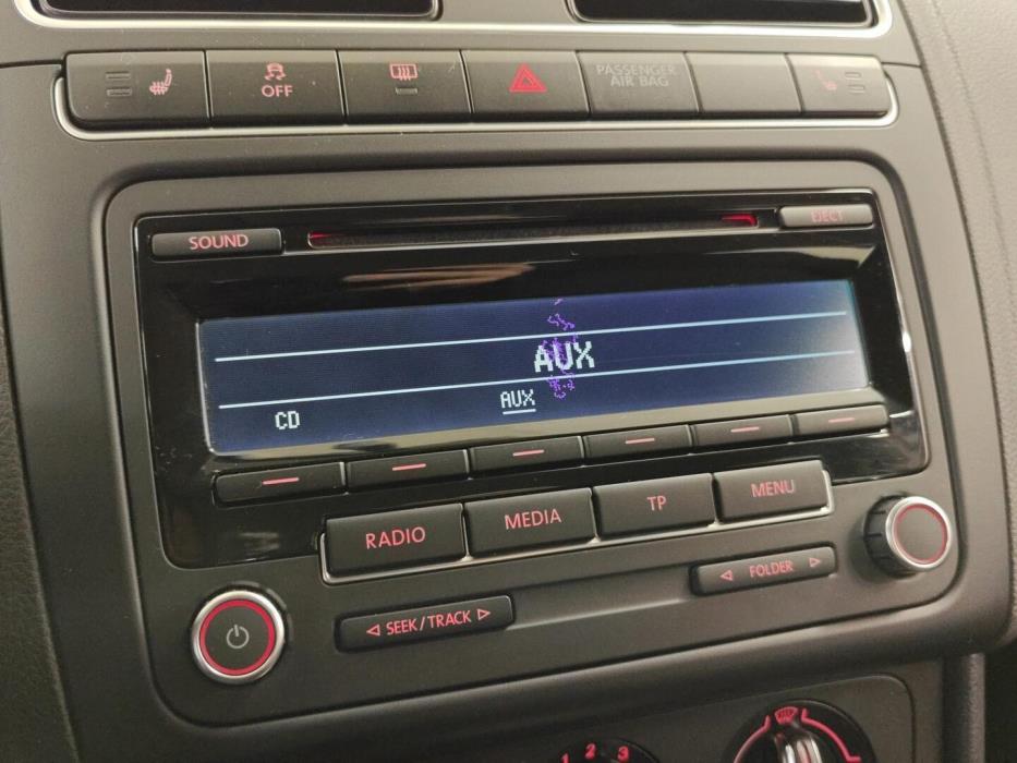 VOLKSWAGEN Polo 2012