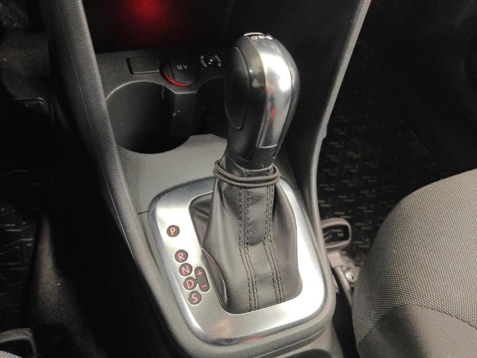 VOLKSWAGEN Polo 2012