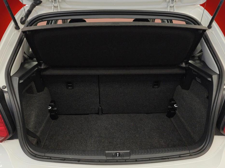 VOLKSWAGEN Polo 2012