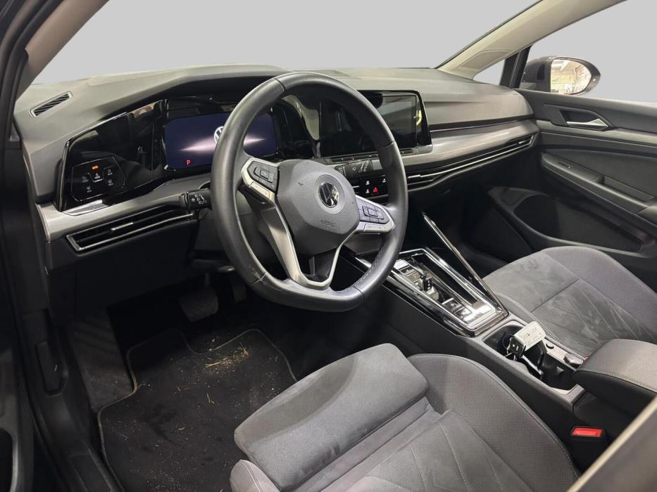 VOLKSWAGEN Golf 2023