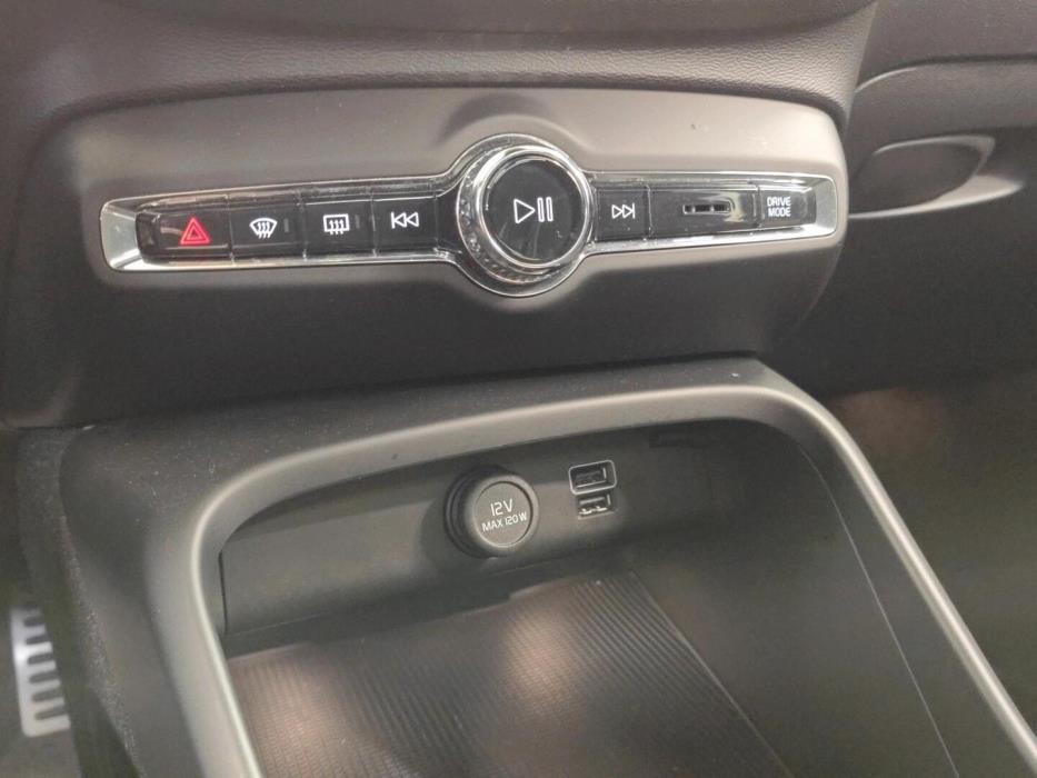 VOLVO XC40 2021