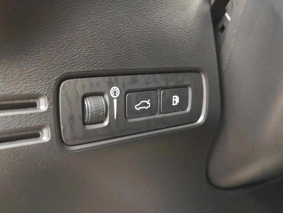 VOLVO XC40 2021