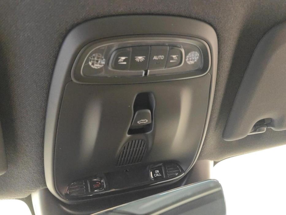 VOLVO XC40 2021