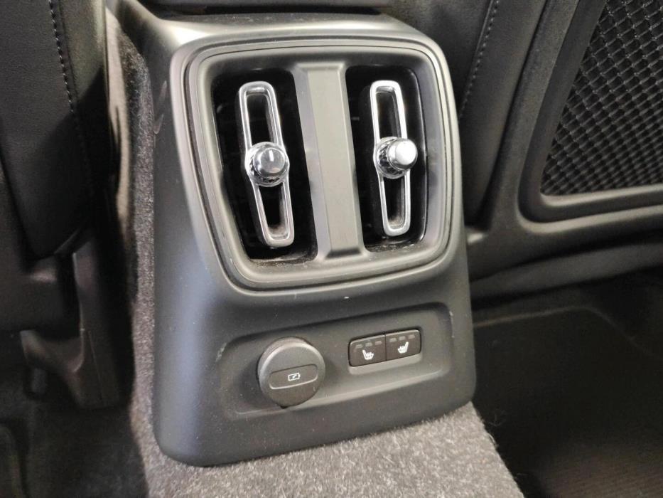 VOLVO XC40 2021