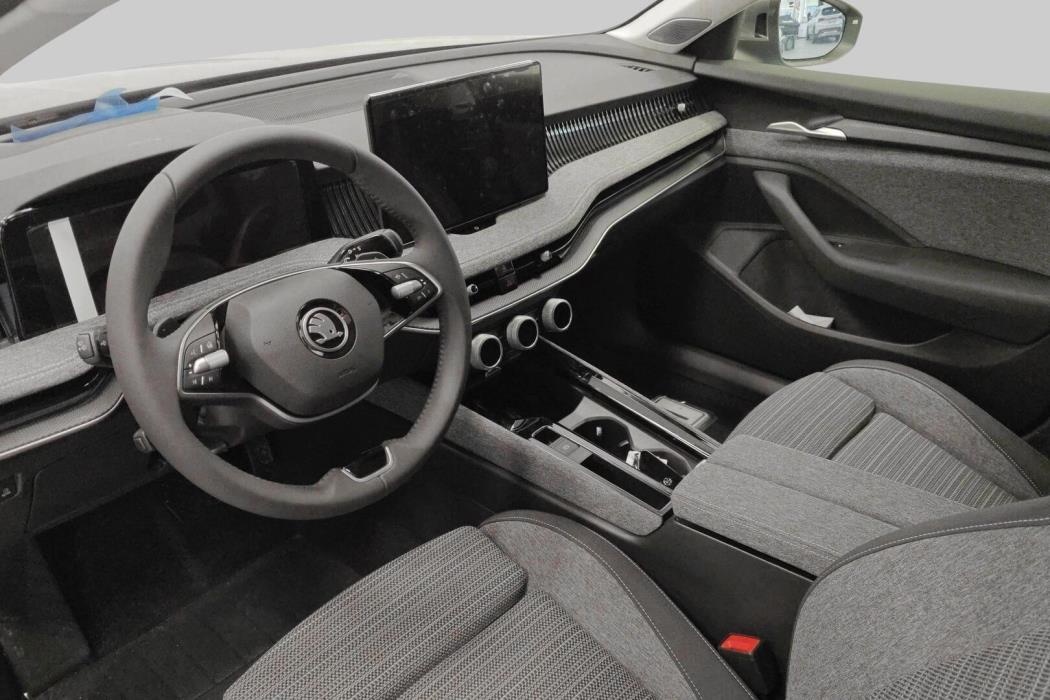 SKODA Superb 2025