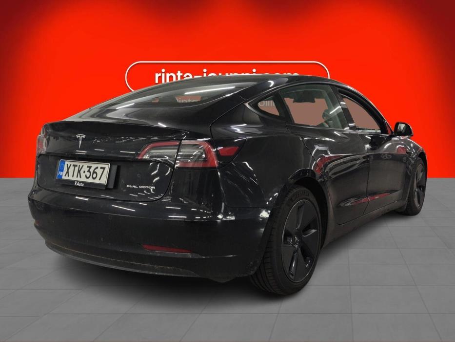 TESLA Model 3 2022