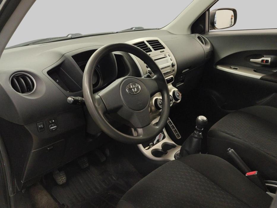 TOYOTA Urban Cruiser 2010