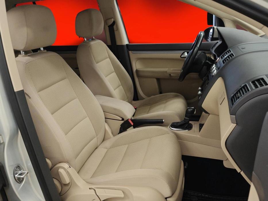 VOLKSWAGEN Touran 2013