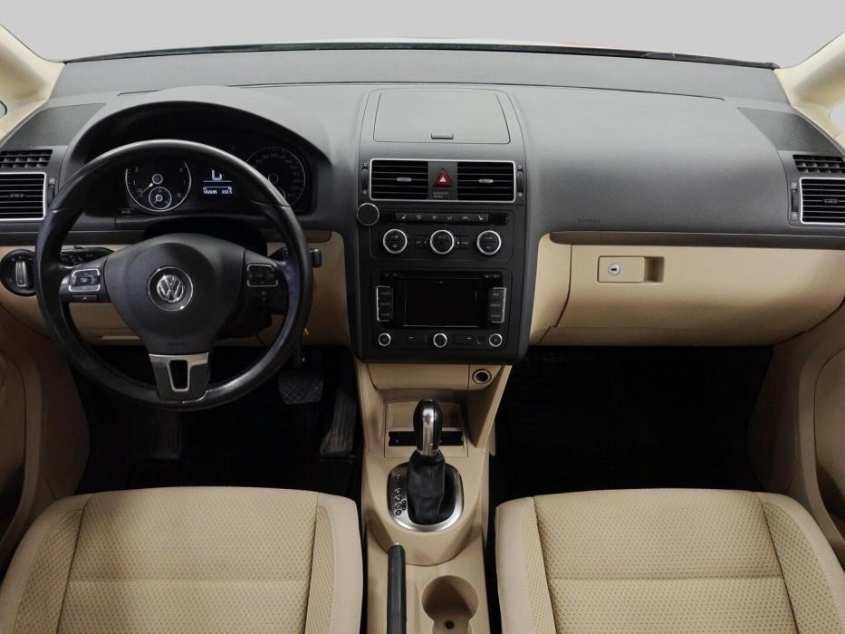 VOLKSWAGEN Touran 2013