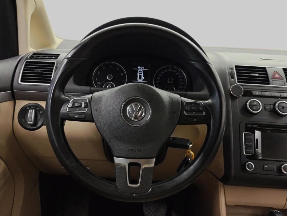 VOLKSWAGEN Touran 2013